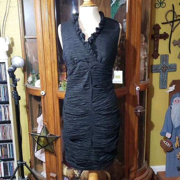 NWT CALVIN KLEIN BODY CON RUCHED BLACK DRESS SZ 6 - Picture 3 of 5